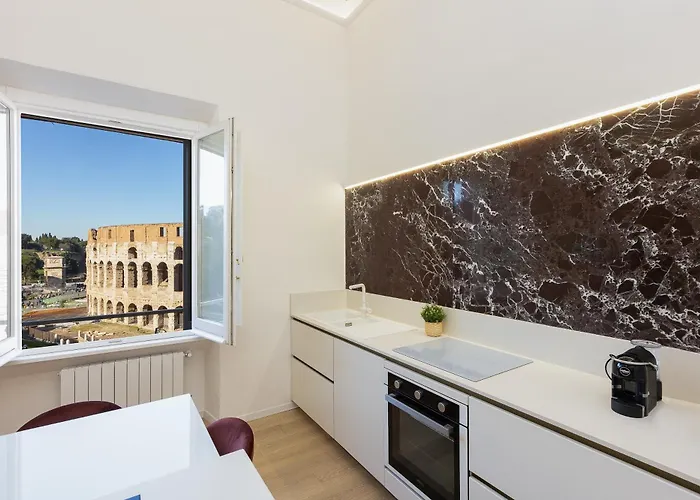 Colosseo View Atmosphere By In רומא