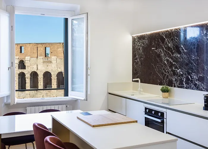 Colosseo View Atmosphere By In רומא